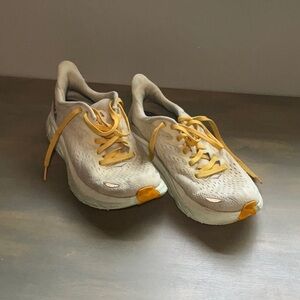 HOKA Clifton 8 Size 5